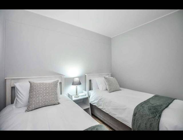 3 bed property to rent in TABLE VIEW